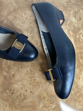 Salvatore Ferragamo Navy Leather Vara Bow Low Heel Pumps Size 10 B